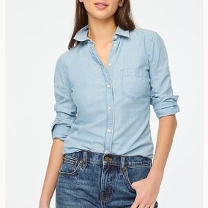 🦇 J. Crew Chambray Classic Fit Shirt 🦇